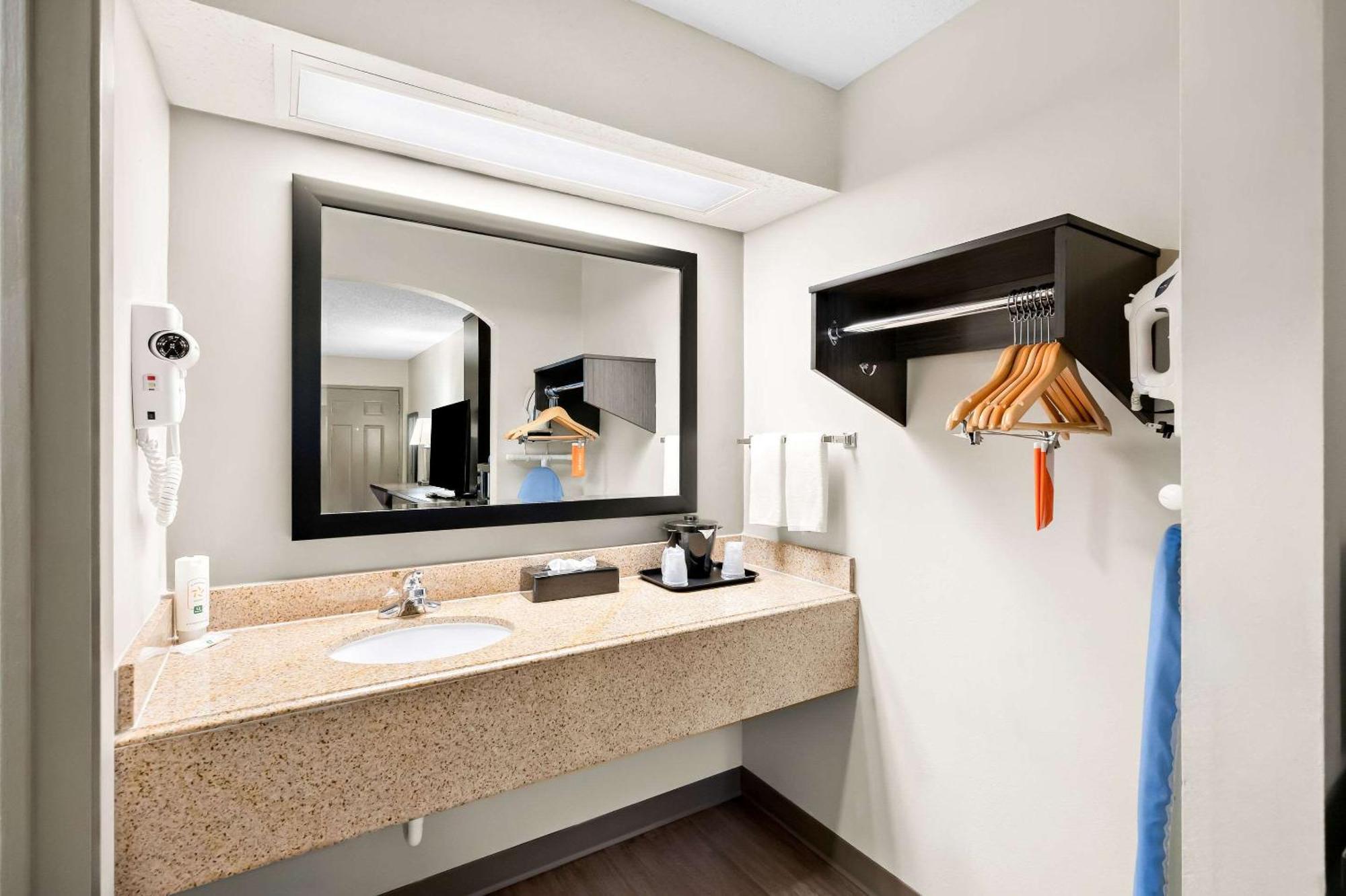 Quality Inn & Suites Monticello Exteriör bild